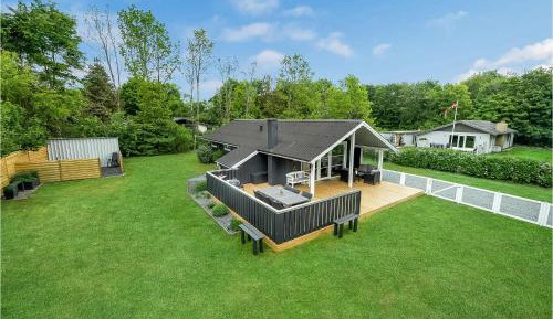 Three-Bedroom Vacation Home 