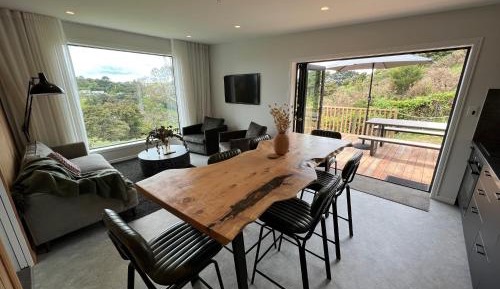 Two-Bedroom Deluxe Apartment with Balcony