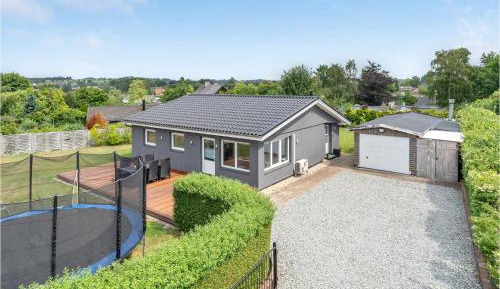 Three-Bedroom Vacation Home 