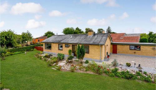 Three-Bedroom Vacation Home 