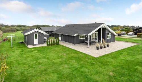 Three-Bedroom Vacation Home 