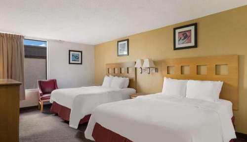 Quadruple Room with Two Queen Beds - Non Smoking