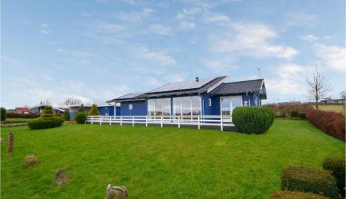 Three-Bedroom Vacation Home 