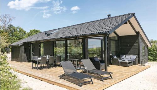 Three-Bedroom Vacation Home 