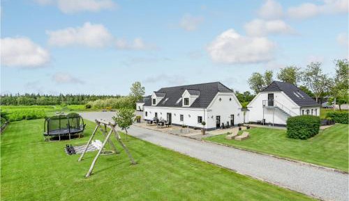 Eight-Bedroom Holiday Home