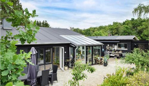 Three-Bedroom Vacation Home 