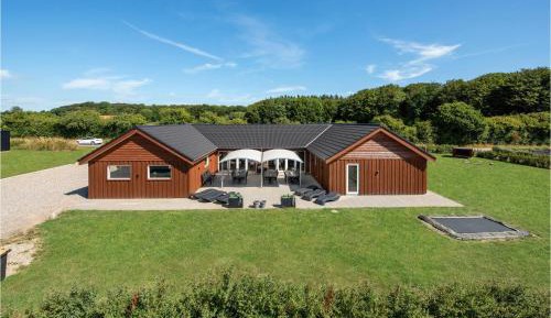 Twelve-Bedroom Holiday Home