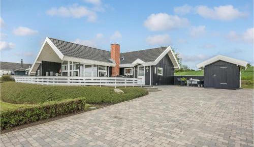 Three-Bedroom Vacation Home 