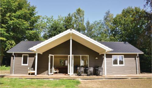Three-Bedroom Vacation Home 