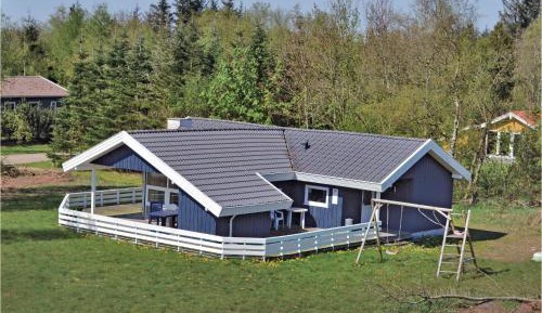 Three-Bedroom Vacation Home 