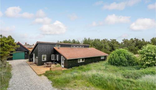 Five-Bedroom Holiday Home