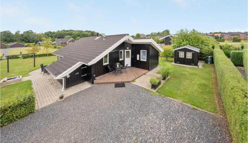 Three-Bedroom Vacation Home 
