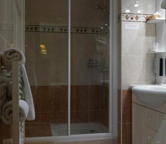 Standard Double Room - Shower