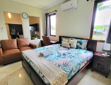 Apartment with Garden View