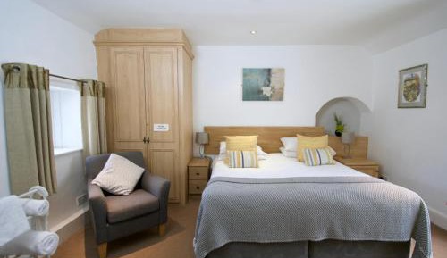 Twin Room with Private Bathroom