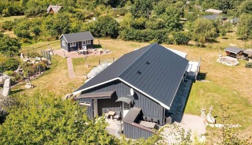 Three-Bedroom Vacation Home 