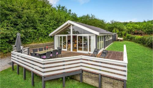 Three-Bedroom Vacation Home 