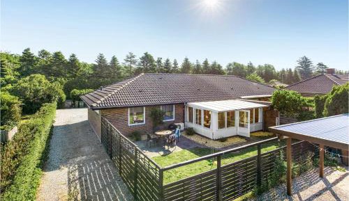 Three-Bedroom Vacation Home 