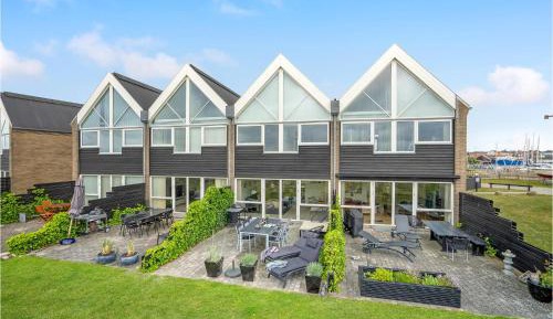 Three-Bedroom Vacation Home 