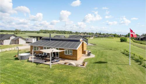 Three-Bedroom Vacation Home 