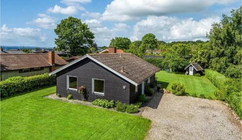 Three-Bedroom Vacation Home 