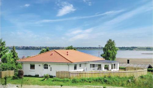 Six-Bedroom Holiday Home