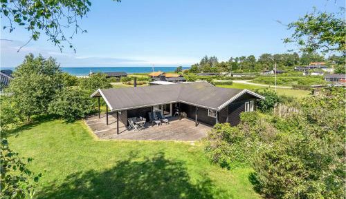 Three-Bedroom Vacation Home 