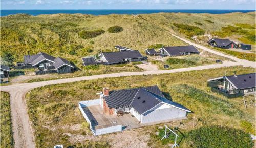 Three-Bedroom Vacation Home 