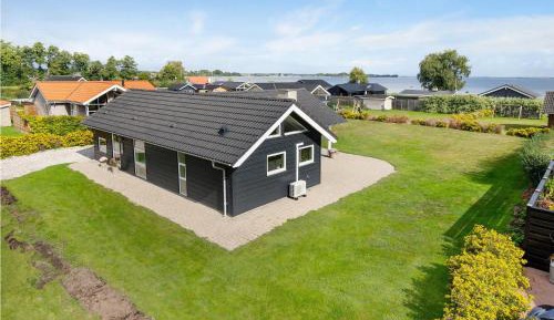 Three-Bedroom Vacation Home 