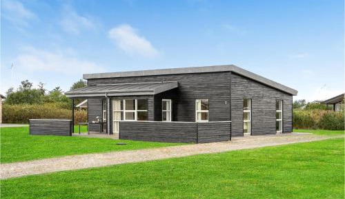 Three-Bedroom Vacation Home 