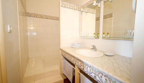 Twin Room with Private Bathroom