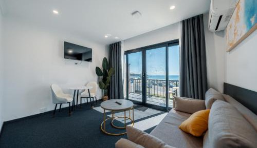 Deluxe Queen Ocean View 