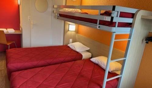Triple Room (1 Double Bed + 1 Single Bed)