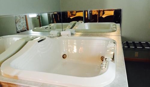 Queen Room with Jacuzzi