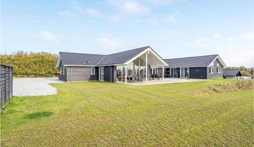 Ten-Bedroom Holiday Home