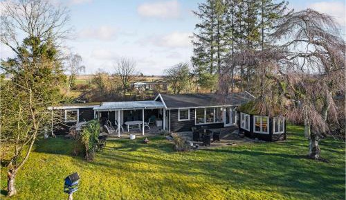 Three-Bedroom Vacation Home 