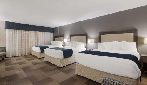 Queen Room with Three Queen Beds - Non-Smoking