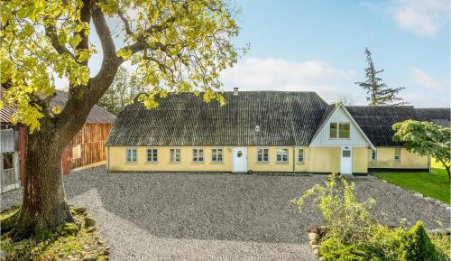 Three-Bedroom Vacation Home 