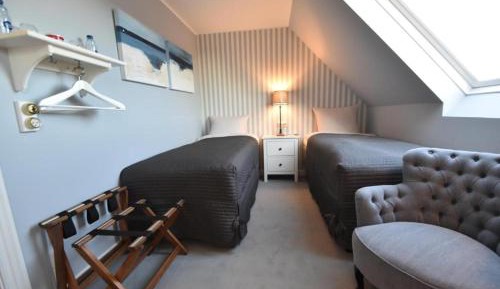 Double or Twin Room with Private Bathroom