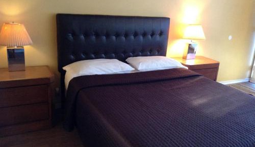 Deluxe Queen Room - Non-Smoking