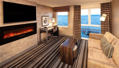 Premier King Suite with Water View