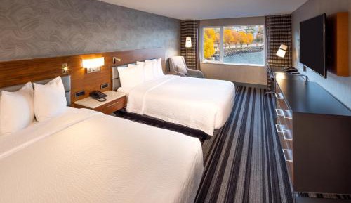 Queen Room with Two Queen Beds and Bay View 