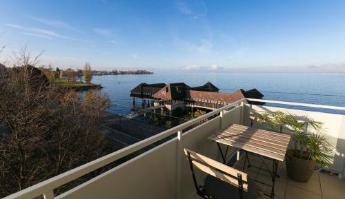 Apartment with Lake View