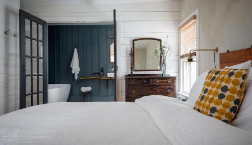 Deluxe Double Room with Bath