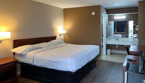 Queen Suite - Non-Smoking