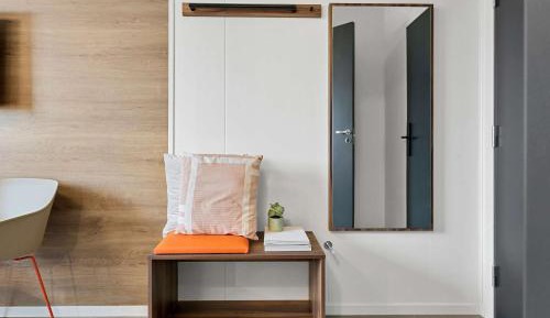Queen Room with Roll-In Shower - Disability Access
