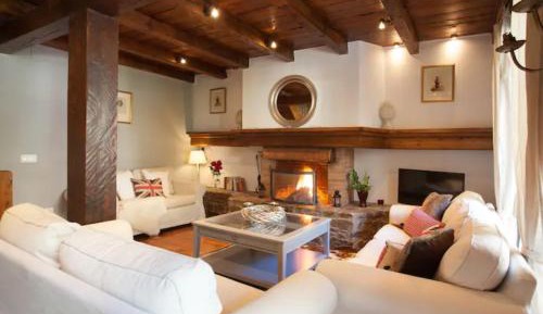 Four Bedroom Chalet Apartment with a Fireplace