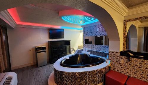One King Bed Jacuzzi Suite Non-Smoking