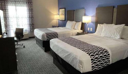 Queen Room with Two Queen Beds and Bath Tub - Mobility Accessible/Non-Smoking