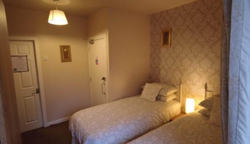 Twin Room with Private Bathroom